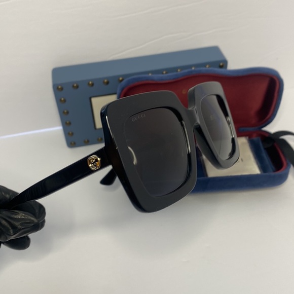 New🔥🔥Gucci GG0328s 001 Oversized rectangular Black Gold GG Authentic Sunglass… - Picture 11 of 14